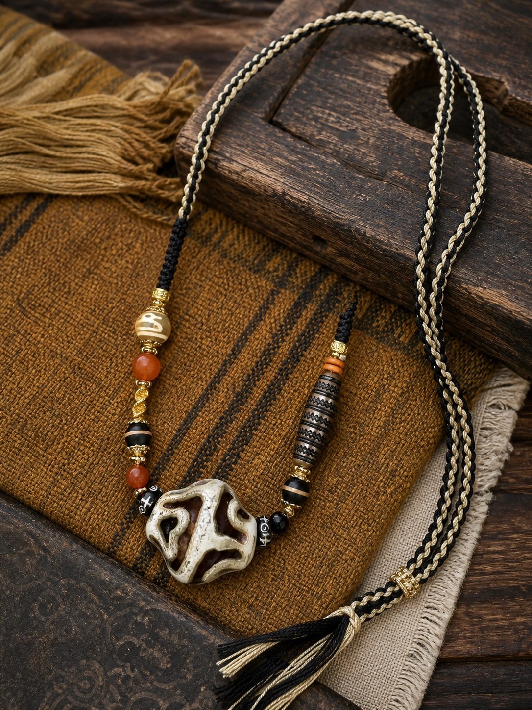 Buddha-Heart Six-Eye Drum Bead Necklace