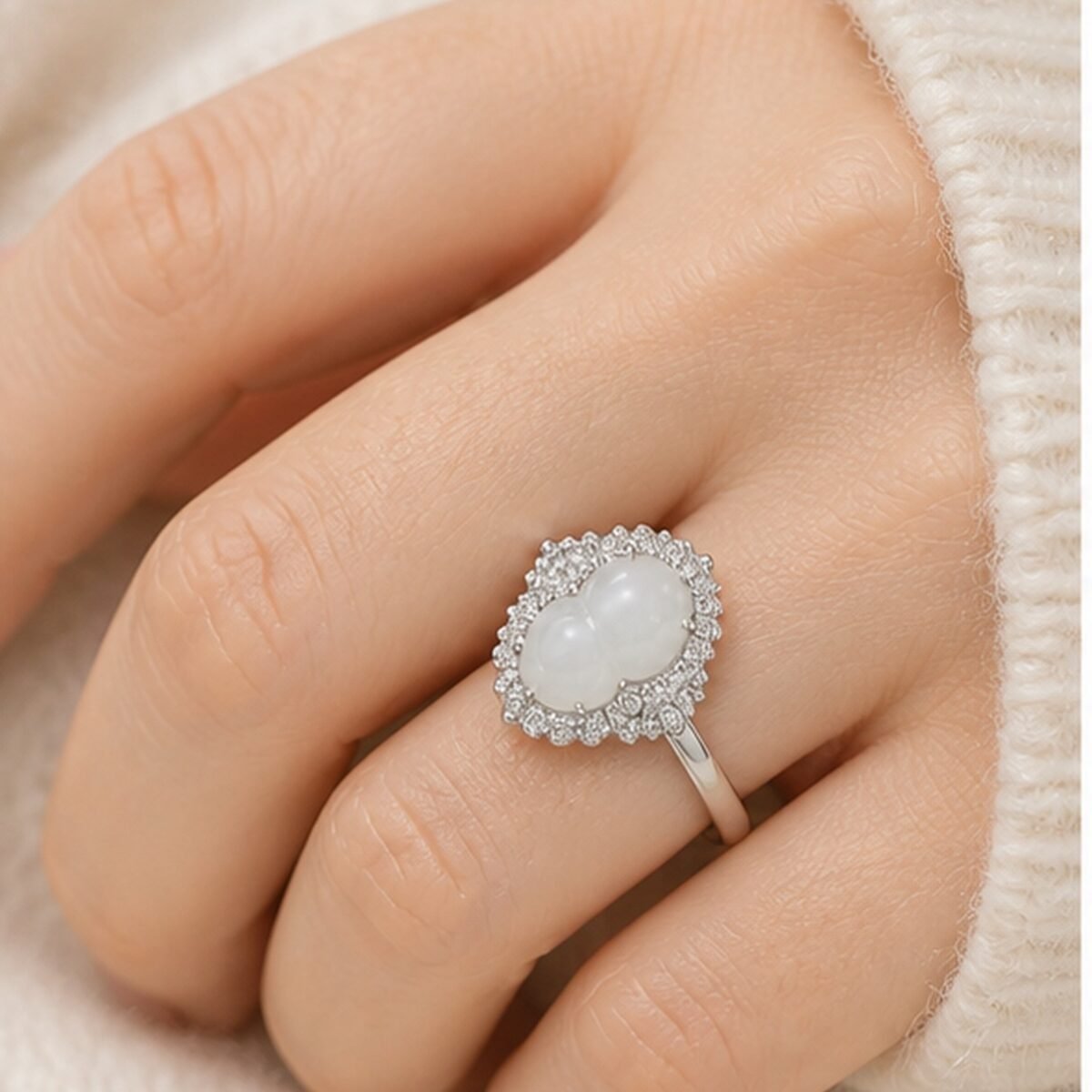 White Jade Gourd Blessing Ring